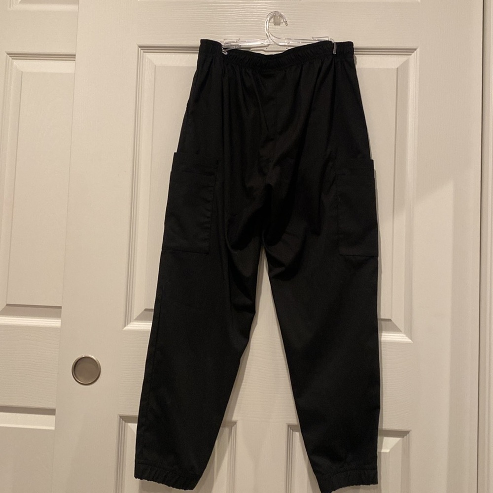 UA Scrubs Black V-Neck Top - Picture 10 of 12